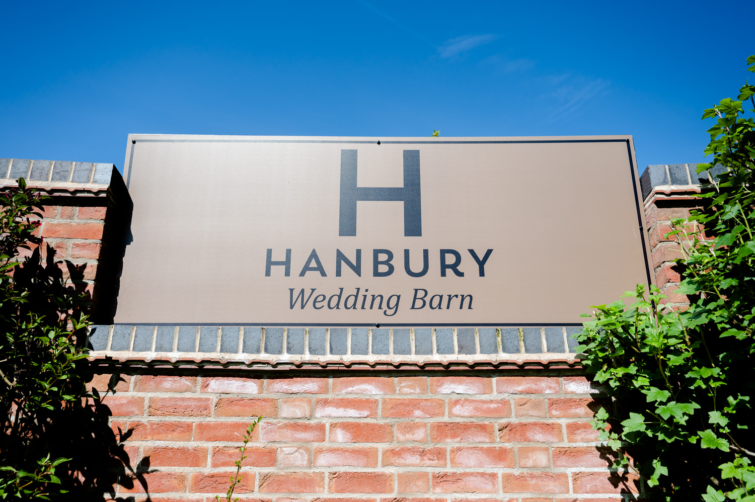 Hanbury Wedding Barn entrance sign
