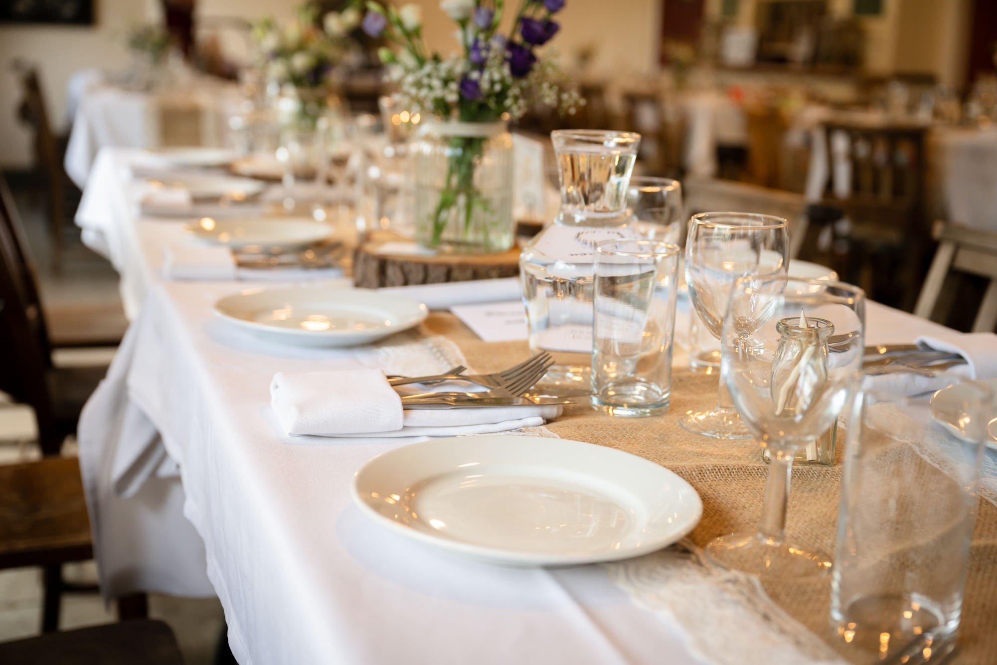 wedding tables at The Roman Lakes